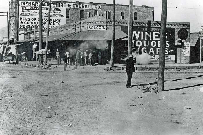 A photographer captures a five-minute gunfight at the corner of Seventh &amp; El Paso St, in El Paso, TX, late 1907.